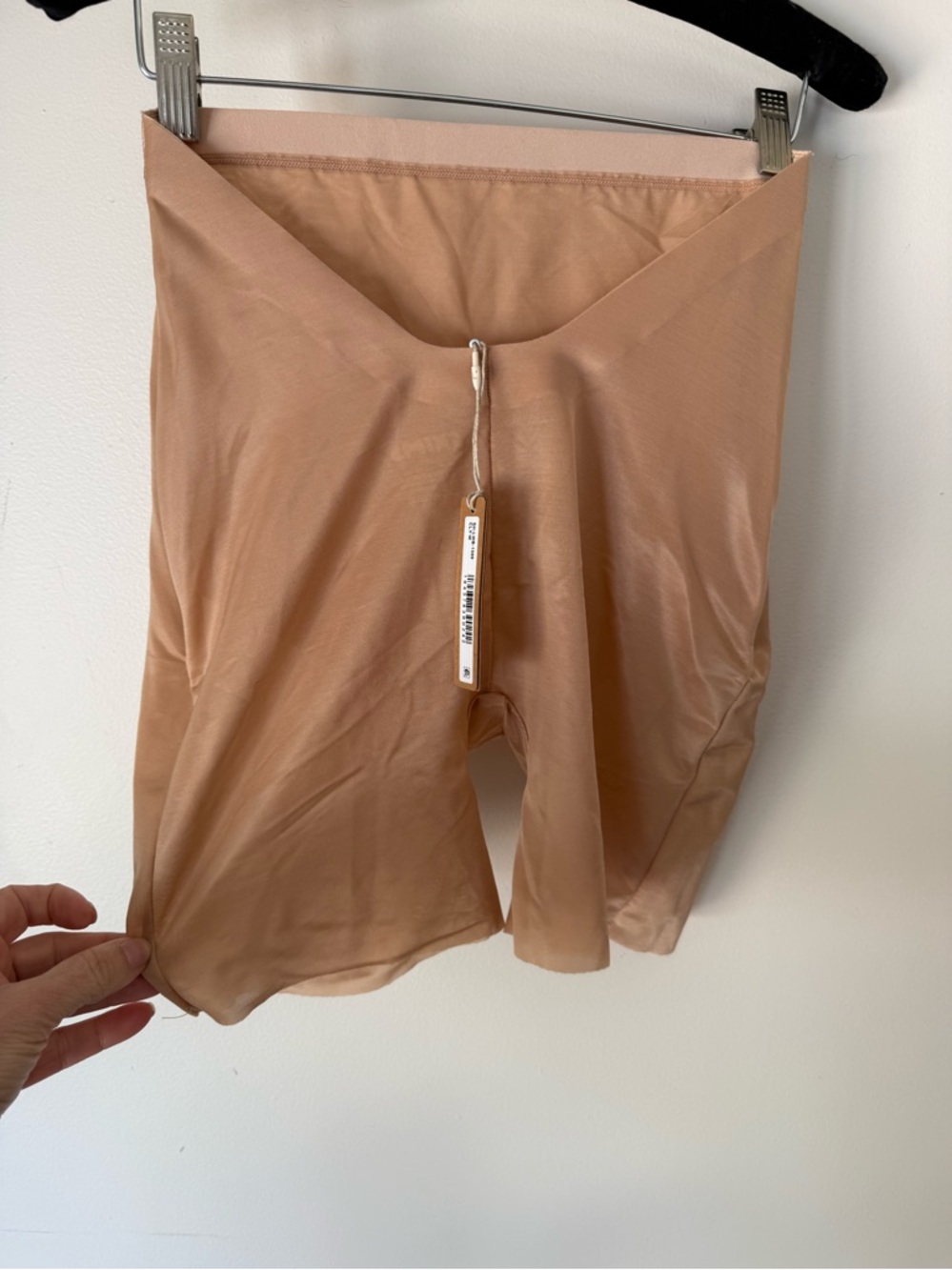SKIMS barely there low back shapewear size M Clay